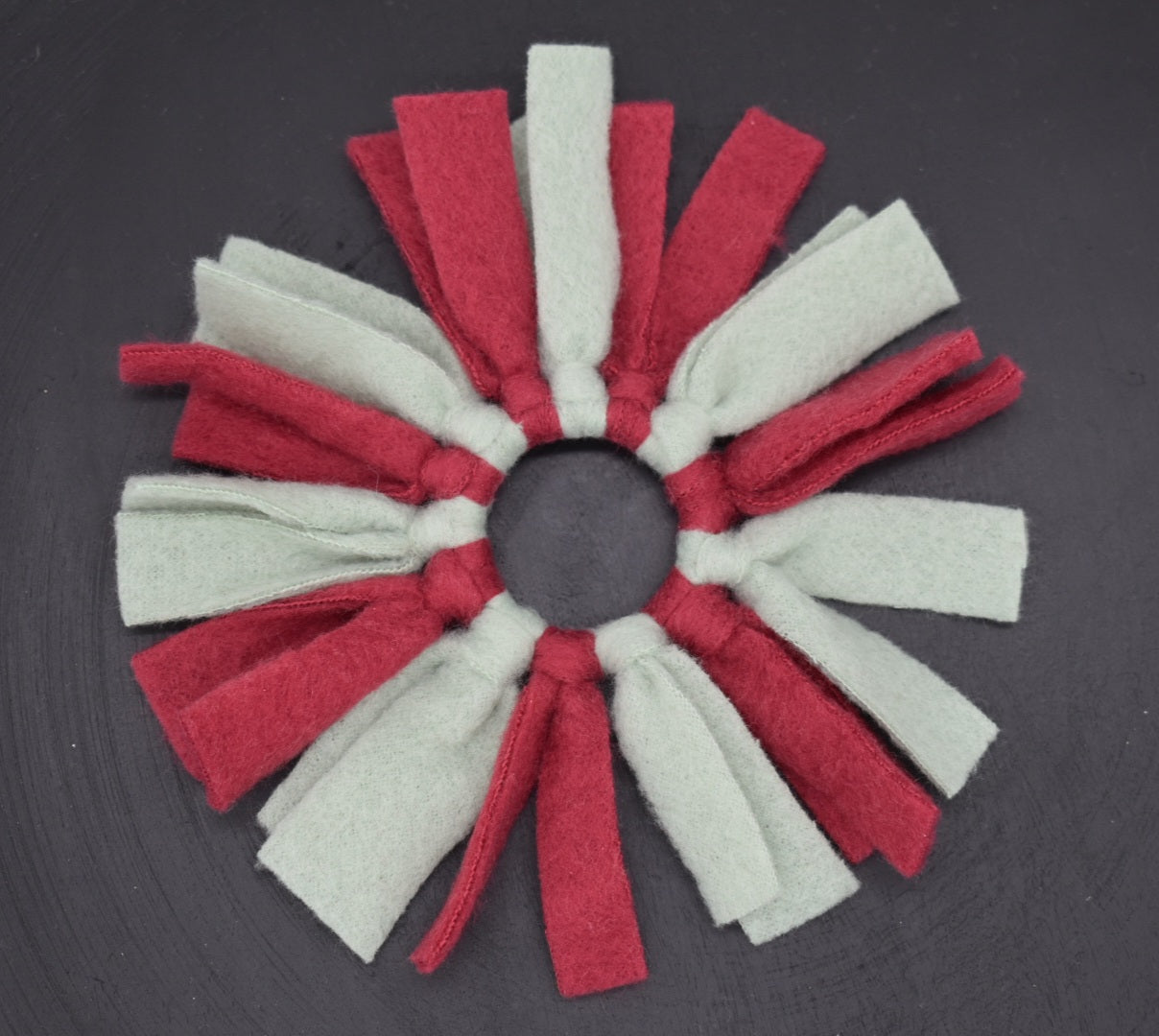 Anhänger Fleece Dunkelrot + Minze